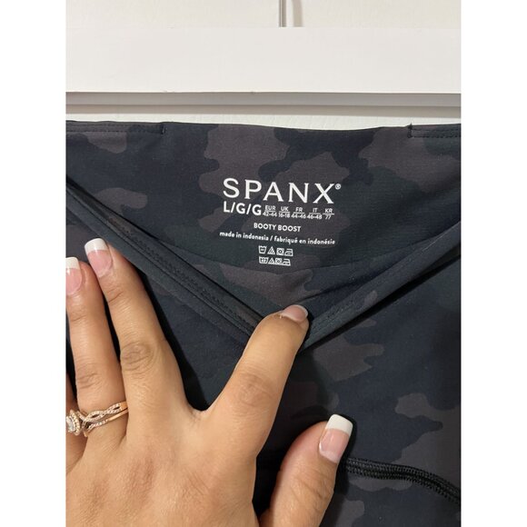 SPANX Black Camo Booty Boost High Rise Seamless Cropped Size L - Picture 6 of 6